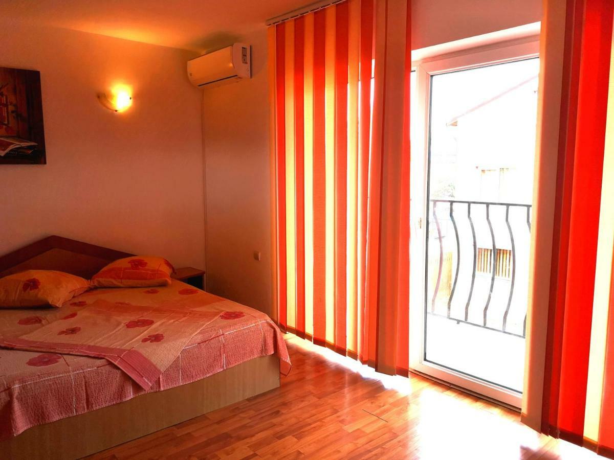 Vila Lucy Costinesti Hotel ภายนอก รูปภาพ